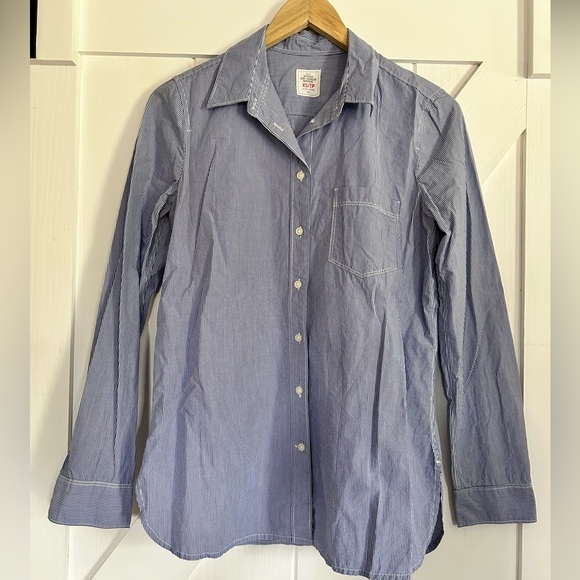 Gap Ladies Boyfriend Button Up Shirt - Picture 3 of 4